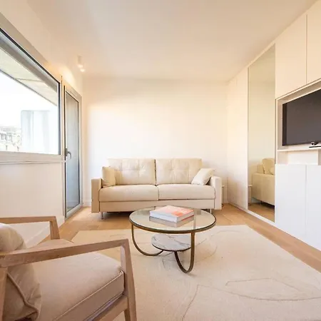 Tour Eiffel View - Luxury 6p Apartman
